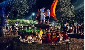 Un muerto tras derrumbe de una fuente durante celebraciones por el Mundial en Espa&ntilde;a