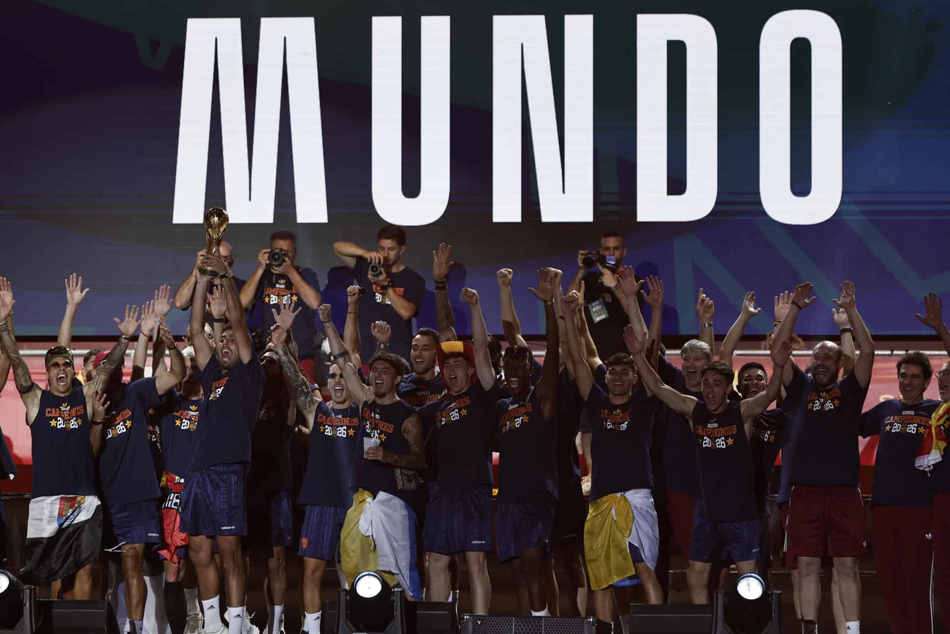 As&iacute; celebra la selecci&oacute;n espa&ntilde;ola en la Plaza de Cibeles.