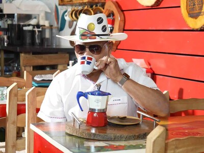 "Aunque sea un café", la nueva bachata de Joe Veras