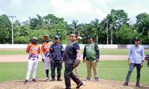 Bartolo Col&oacute;n y Junior Noboa participan en el encuentro deportivo entre la Polic&iacute;a y el Ej&eacute;rcito