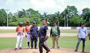 Bartolo Col&oacute;n y Junior Noboa participan en el encuentro deportivo entre la Polic&iacute;a y el Ej&eacute;rcito