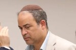 Médico dominicano acusado de ejercer sin licencia en NY tenía dos arrestos previos