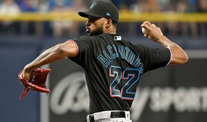 El buen desempe&ntilde;o de los Marlins saca del mercado a Sandy Alc&aacute;ntara