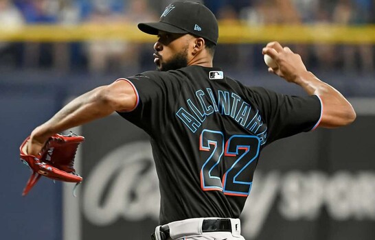 El buen desempe&ntilde;o de los Marlins saca del mercado a Sandy Alc&aacute;ntara