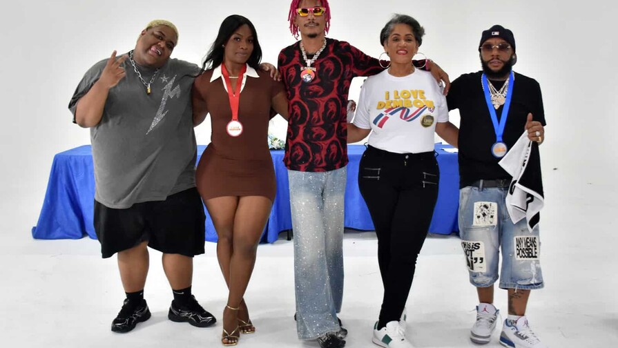 "I Love Dembow" presenta oficialmente su carroza para la Gran Parada Dominicana del Bronx "I Love Dembow" presenta oficialmente su carroza para la Gran Parada Dominicana del Bronx
