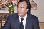 Julio Iglesias demanda en el Supremo a vicepresidenta española y le reclama 50,000 euros Julio Iglesias demanda en el Supremo a vicepresidenta española y le reclama 50,000 euros