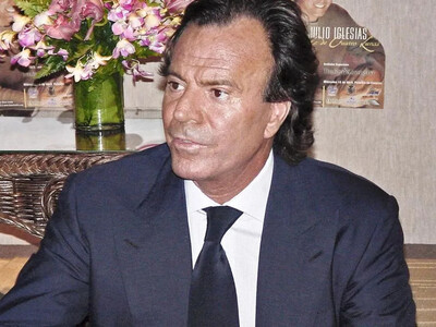 Julio Iglesias demanda a vicepresidenta española