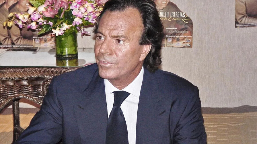Julio Iglesias demanda en el Supremo a vicepresidenta española y le reclama 50,000 euros Julio Iglesias demanda en el Supremo a vicepresidenta española y le reclama 50,000 euros