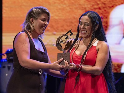 Premio a Lila Downs en La Mar de Músicas de Cartagena