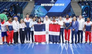 Abinader entrega bandera a delegaci&oacute;n dominicana que competir&aacute; en Juegos de Santo Domingo 2026