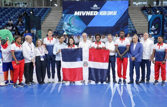 Abinader entrega bandera a delegaci&oacute;n dominicana que competir&aacute; en Juegos de Santo Domingo 2026