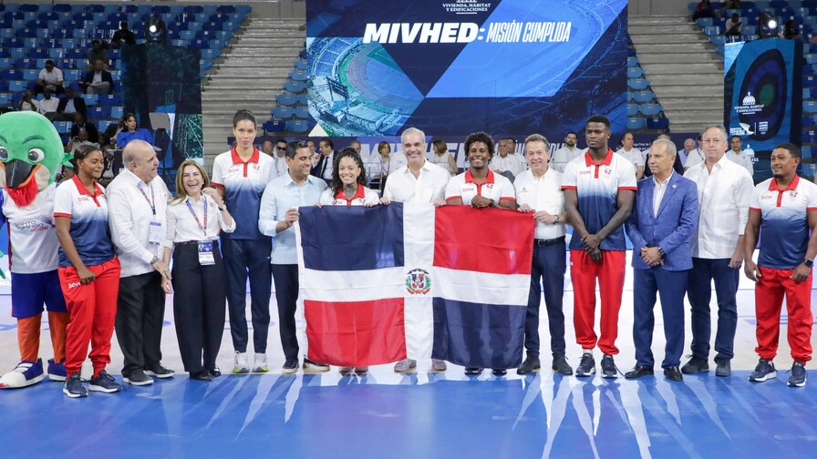 Abinader entrega bandera a delegaci&oacute;n dominicana que competir&aacute; en Juegos de Santo Domingo 2026