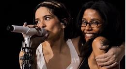 Eres mi perla favorita: Rosal&iacute;a emociona a Tokischa en reencuentro durante el Lux tour