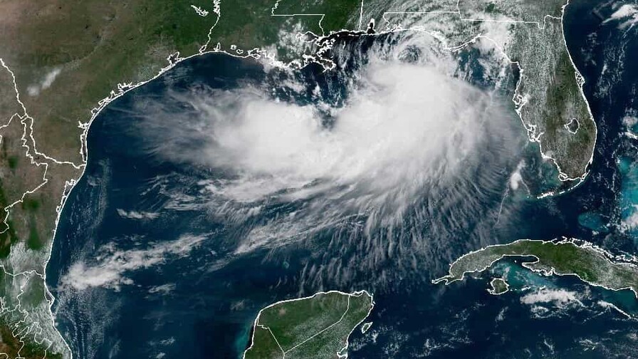 Tormenta tropical Bertha se fortalece y amenaza estados de EE. UU. Tormenta tropical Bertha se fortalece y amenaza estados de EE. UU.