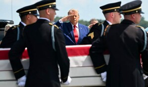 Trump recibe con honores los restos de los cuatro militares muertos en Jordania e Irak