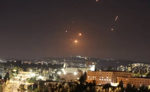 EE. UU. completa 11 noches de ataques contra Ir&aacute;n y afirma que Ormuz sigue abierto