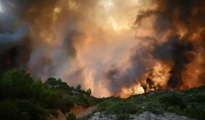 Un voraz incendio forestal consume 1,700 hectáreas en Francia