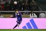 El portero mexicano Guillermo Ochoa anuncia su retiro del fútbol tras disputar su sexto Mundial