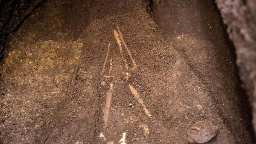 Extraen osamenta humana de casi 3,000 a&ntilde;os en El Salvador