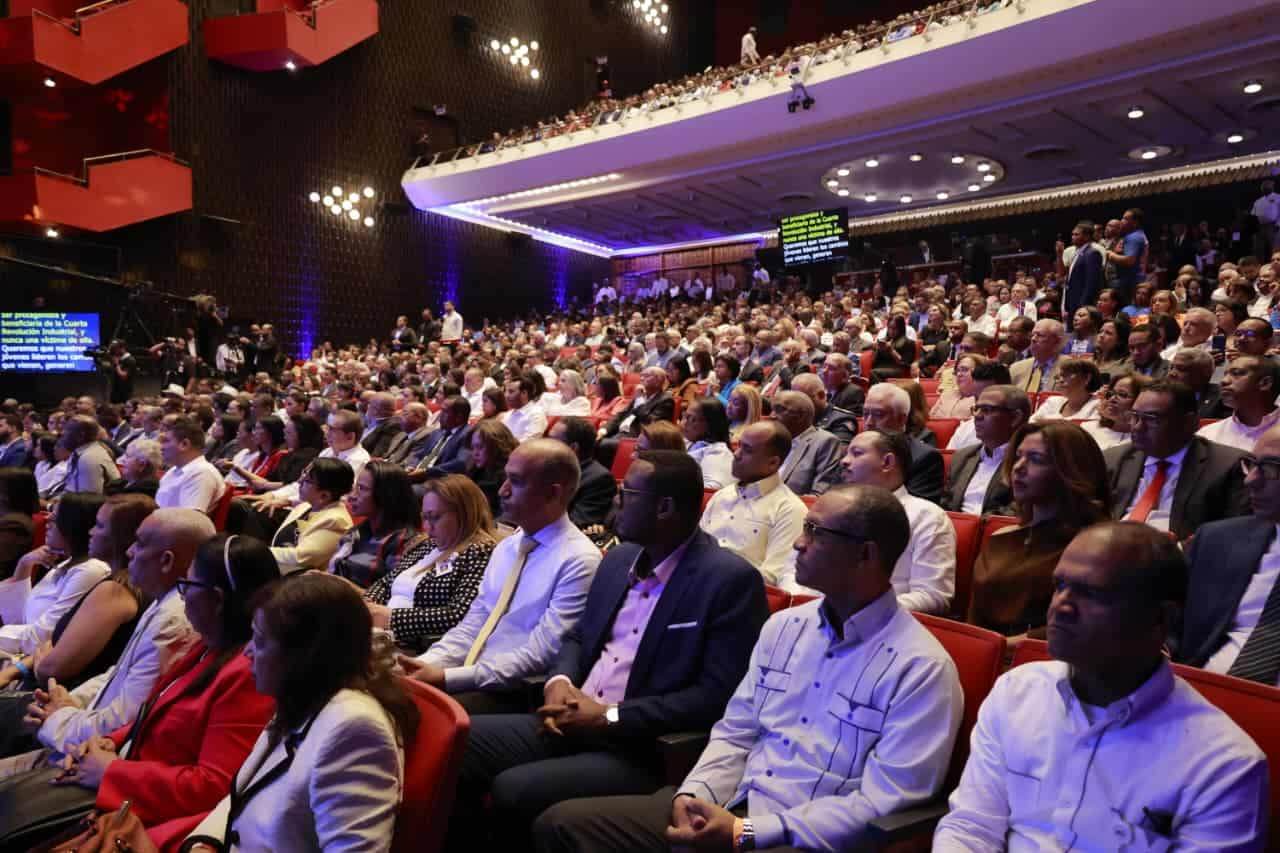 La presentaci&oacute;n del informe se realiz&oacute; en el Teatro Nacional.
