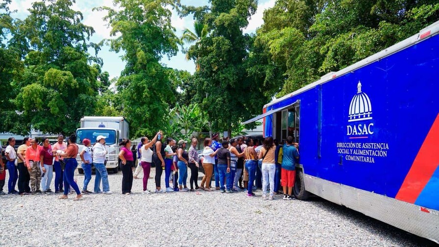 Abinader reconoce aporte de la Dasac en Hambre Cero en RD