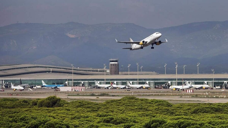 Gritó Allahu Akbar y lanzó al suelo una mochila: pánico en un aeropuerto de Barcelona Gritó Allahu Akbar y lanzó al suelo una mochila: pánico en un aeropuerto de Barcelona