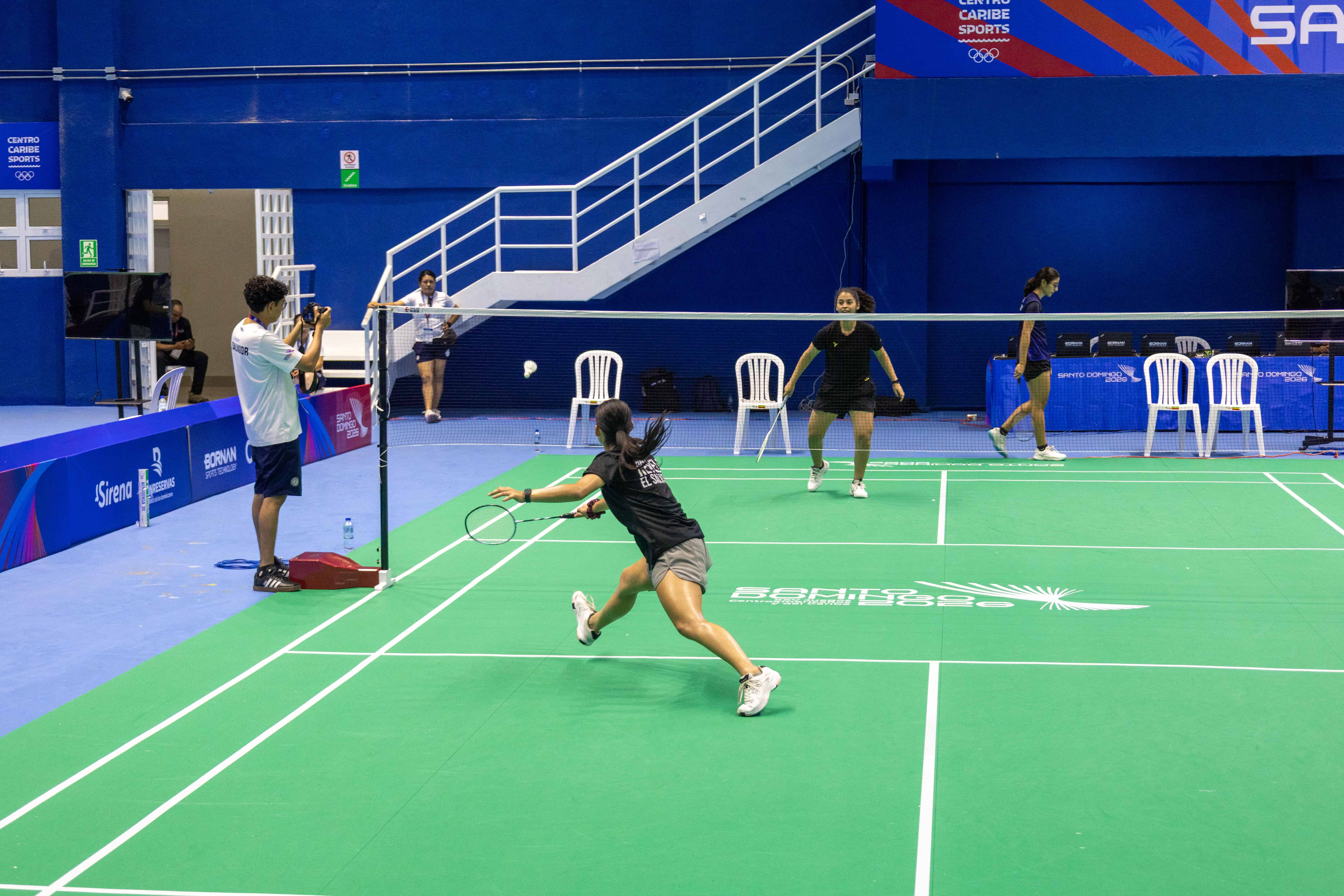 Atletas mientras practicaban badminton