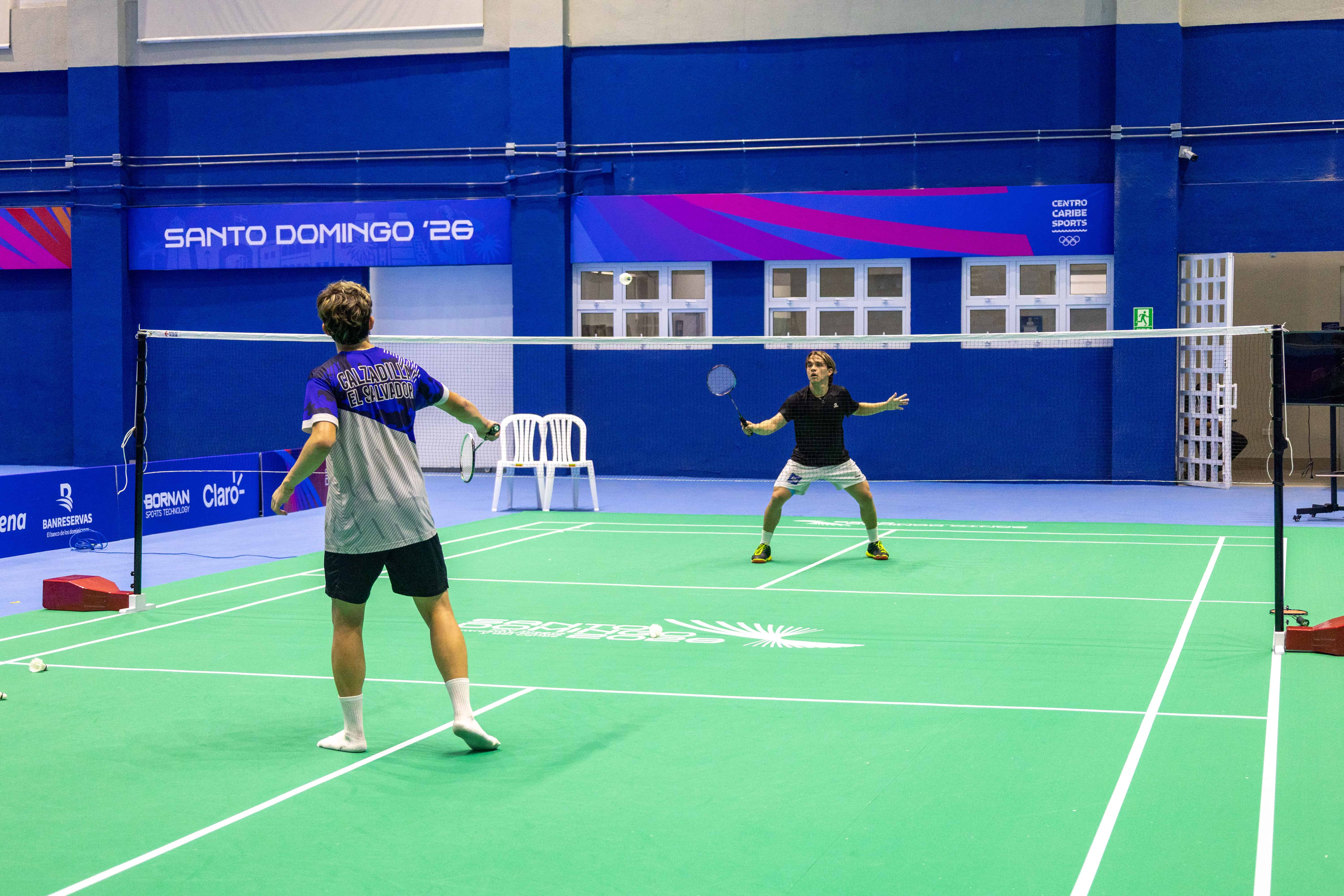 Atletas mientras practicaban badminton