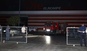Bomberos sofocan incendio en supermercado Olé de la Jacobo Majluta