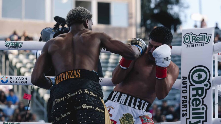 Andy Cruz vence a Abraham Montoya y piensa en el título mundial de las 130 libras