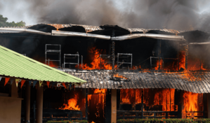 Incendio afecta instalaciones del campamento Comatillo; no se reportan heridos