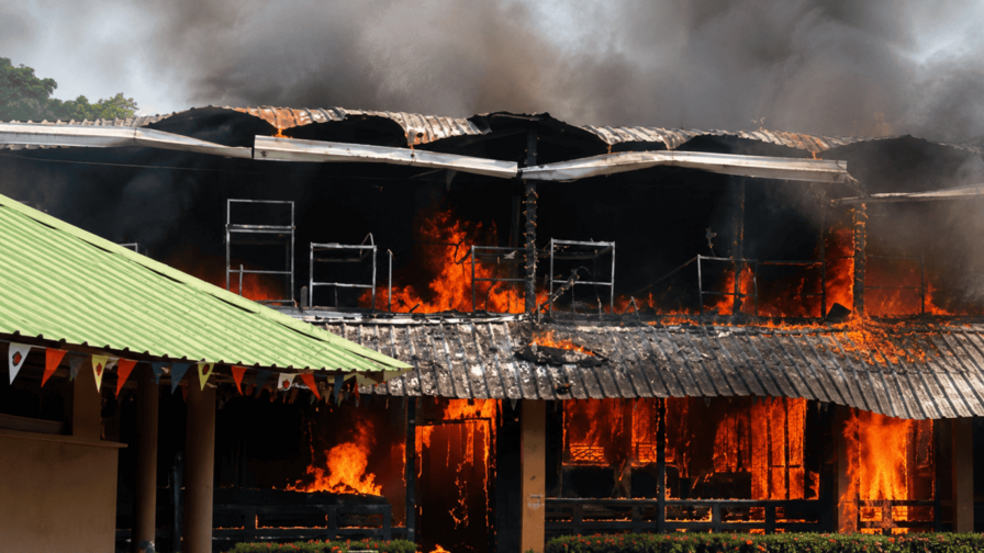 Incendio afecta instalaciones del campamento Comatillo; no se reportan heridos