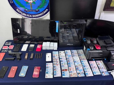 Desmantelan banda de falsificación de documentos en Santiago