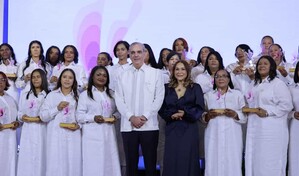 Gobierno reconoce a 35 emprendedoras por sus aportes a la econom&iacute;a local