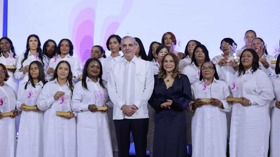 Gobierno reconoce a 35 emprendedoras por sus aportes a la economía local Gobierno reconoce a 35 emprendedoras por sus aportes a la economía local