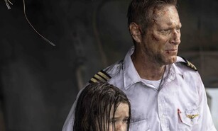 Deep Water lleva el suspenso a una cartelera marcada por la supervivencia
