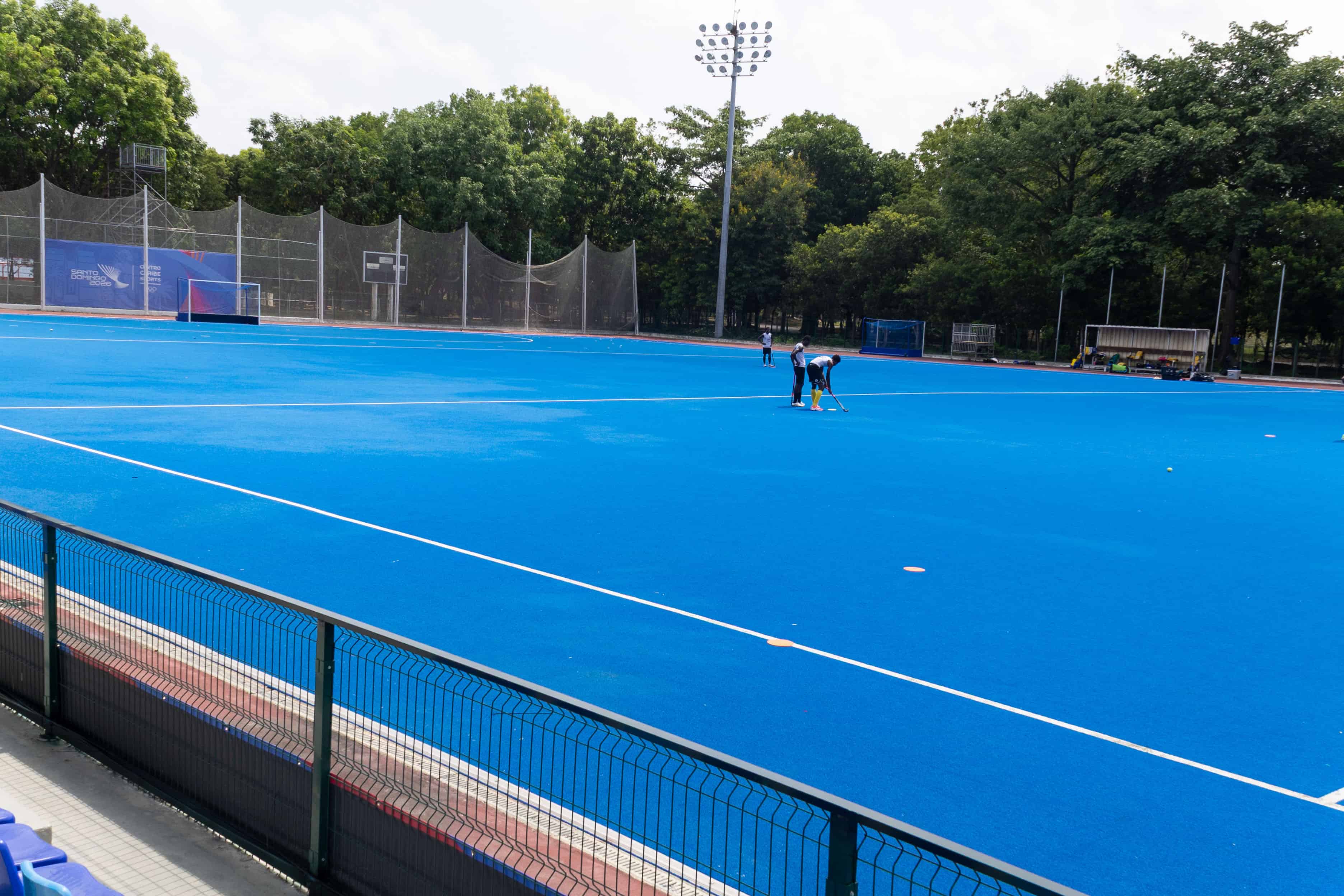 Atletas mientras practicaban Hockey sobre césped