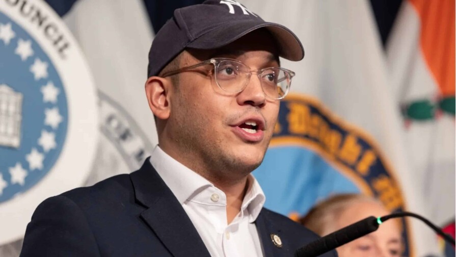 Concejal dominicano de NY acusa a empresa de evadir millones de dólares en peajes por congestión