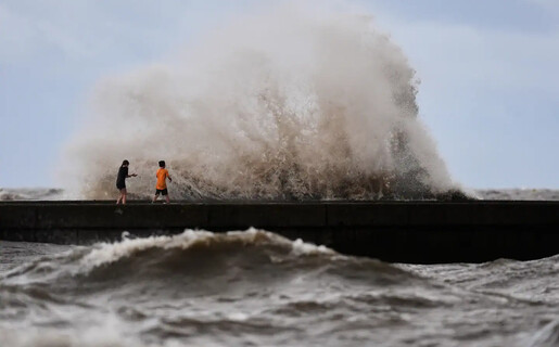 La tormenta tropical Bertha toca tierra en Luisiana y mantiene en alerta a la costa del Golfo