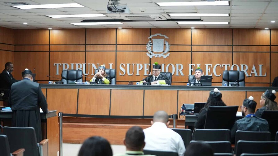 TSE se declara incompetente y envía al TC caso sobre prohibición de publicar encuestas electorales TSE se declara incompetente y envía al TC caso sobre prohibición de publicar encuestas electorales