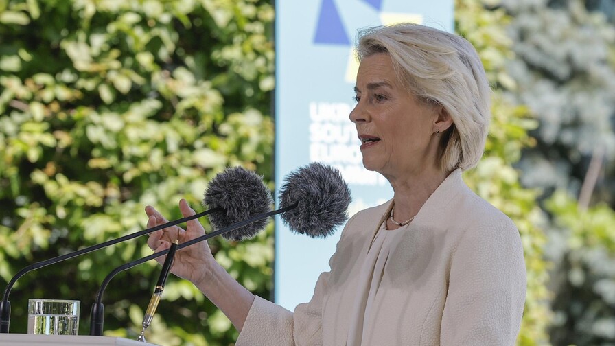 La UE acuerda un nuevo paquete de sanciones a Rusia con extensión de tope al petróleo La UE acuerda un nuevo paquete de sanciones a Rusia con extensión de tope al petróleo