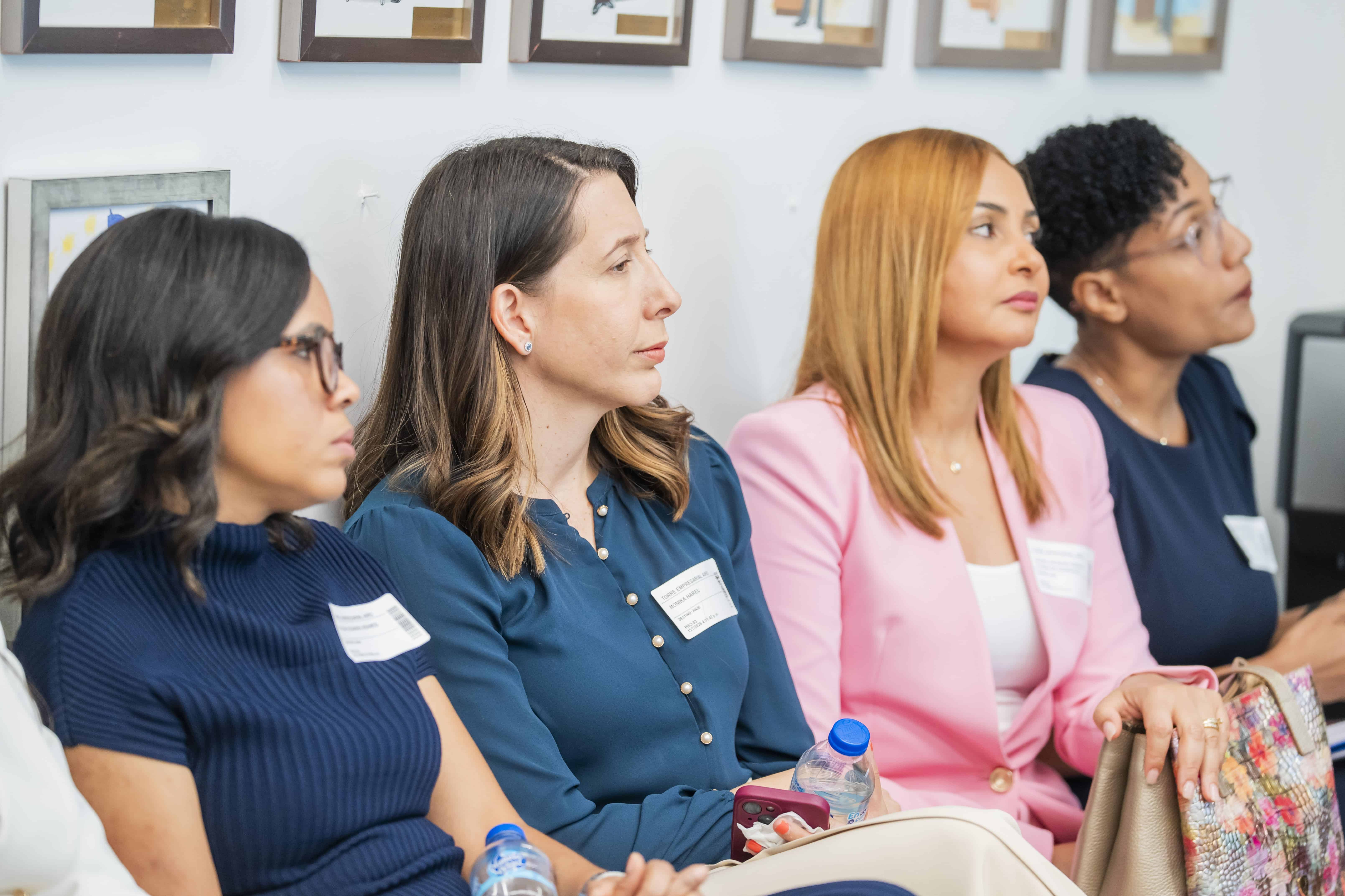 Nelisa Ogando, Monika Harell, Glenys Robles y Berny Figuereo.