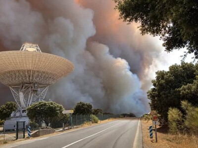 España: un incendio forestal pone en riesgo instalación de la Nasa
