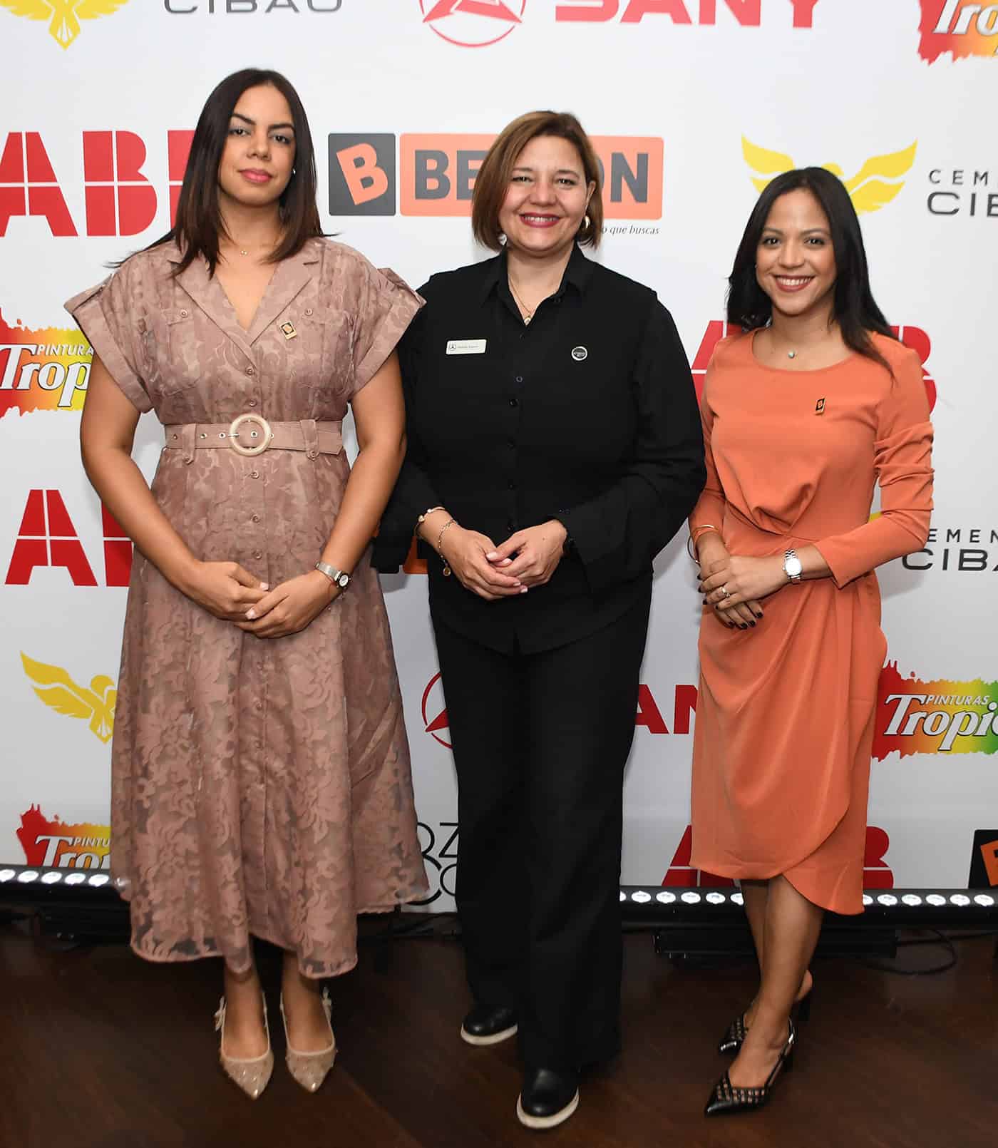 Keyla Durán, Nathalie Romero y Anllury Collado Peña.