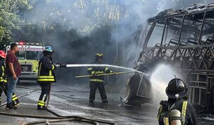 Al menos nueve personas resultan heridas tras incendiarse autob&uacute;s de Caribe Tours en Jarabacoa