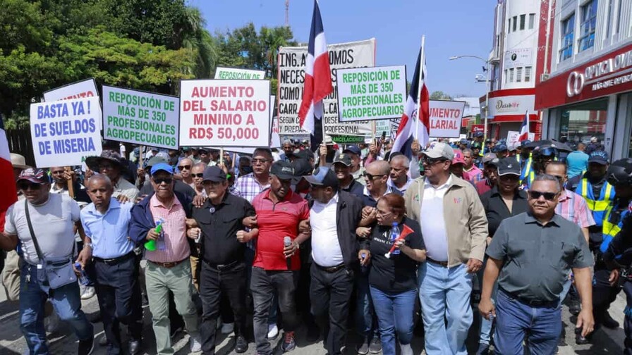 Profesionales de la agropecuaria vuelven a marchar hacia el Palacio Nacional