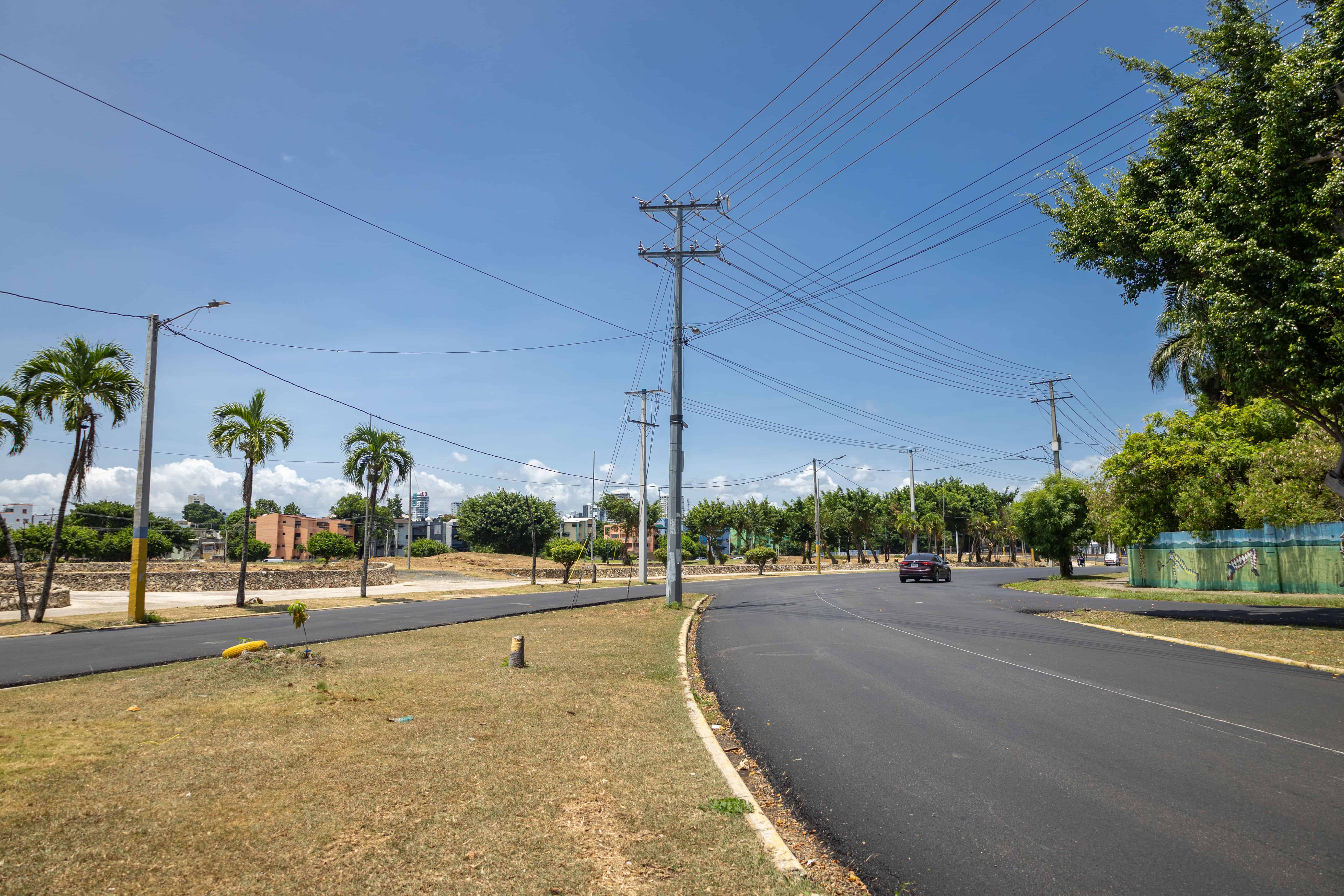 Alrededores del parque del Este con c&aacute;maras, sem&aacute;foros, y calles asfaltadas