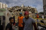 Del rescate a la remoción de escombros, un mes de los sismos en la zona cero de Venezuela Del rescate a la remoción de escombros, un mes de los sismos en la zona cero de Venezuela