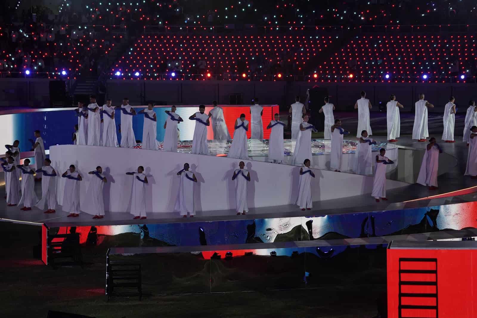 La interpretaci&oacute;n del himno nacional dominicano en lengua de se&ntilde;as por la Compa&ntilde;&iacute;a Nacional de Danza Contempor&aacute;nea.