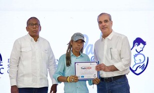 Abinader exhorta a los padres a proteger a sus familias y a acompa&ntilde;ar a sus hijos